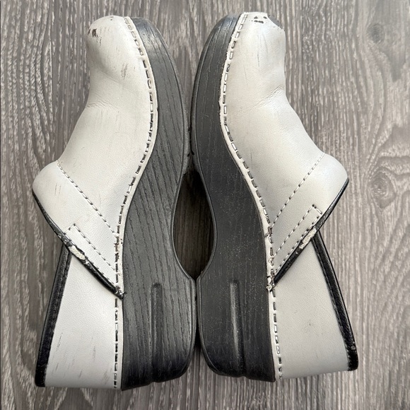 Dansko clogs. - Picture 4 of 6
